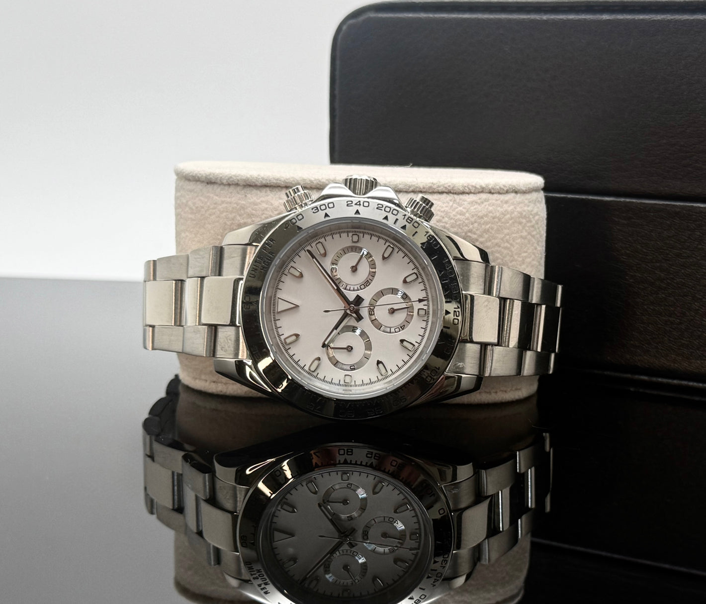 39mm White/Silver Chronograph - Automatic